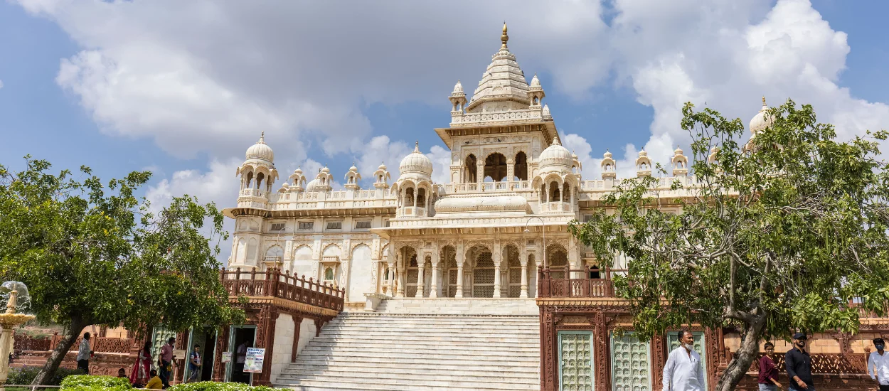 Udaipur To Jaisalmer Cab Services